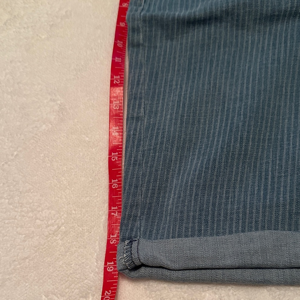 Levi’s Blue Striped Denim Shorts - Picture 2 of 3